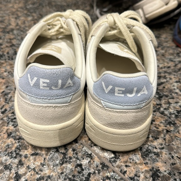 Cream and baby blue veja - worn once - Picture 4 of 8